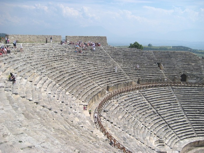 Pamukkale ir brīnumaina vieta Turcijā, kas ir slavena ar dziedinošiem ūdeņiem (Kleopatras baseinu), elpu aizraujošo ainavu (Baltās terases) un bagāto Pamukkale ir brīnumaina vieta Turcijā, kas ir slavena ar dziedinošiem ūdeņiem (Kleopatras baseinu), elpu aizraujošo ainavu (Baltās terases) un bagāto 61055