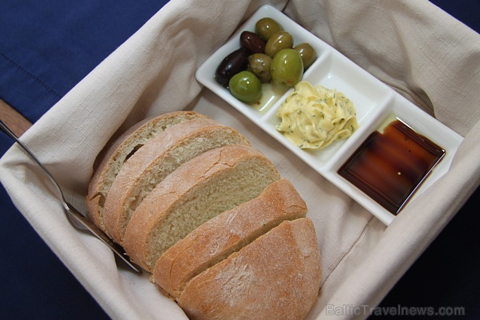 Restorāns, cigāru klubs un bārs Olive Oil Trading Co atrodas Vecrīgā (Jāņa ielā 10) un ir ieguvis daudzas labas atsaucības no gardēžu puses - www.oliv Restorāns, cigāru klubs un bārs Olive Oil Trading Co atrodas Vecrīgā (Jāņa ielā 10) un ir ieguvis daudzas labas atsaucības no gardēžu puses - www.oliv 61158
