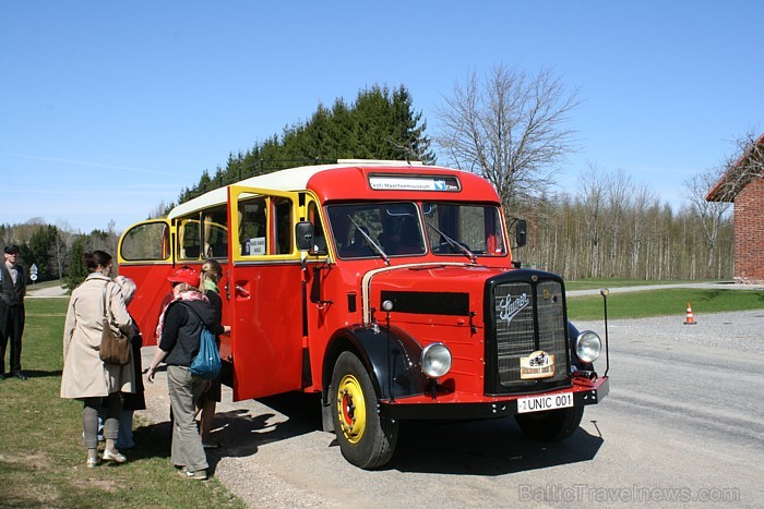 Autobuss SAURER tika izgatavots 1942.gadā un ir nonācis Igaunijā pēc Otrā Pasaules kara kā trofeja. Tagad autobuss izvizinās arī interesentus par tuvā Autobuss SAURER tika izgatavots 1942.gadā un ir nonācis Igaunijā pēc Otrā Pasaules kara kā trofeja. Tagad autobuss izvizinās arī interesentus par tuvā 61306