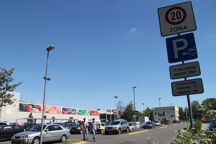 Lielākajā vairumā tirdzniecības veikalu RIMI autostāvvietas ir bez maksas, taču dažas autostāvvietas ir nodotas EuroPark apsaimniekotājiem Lielākajā vairumā tirdzniecības veikalu RIMI autostāvvietas ir bez maksas, taču dažas autostāvvietas ir nodotas EuroPark apsaimniekotājiem 61536