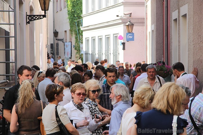«Vīna svētki 2011» Vecrīgas viesnīcas Konventa Sēta pagalmā no 10.06 līdz 11.06.2011 - www.hotelkolonna.com «Vīna svētki 2011» Vecrīgas viesnīcas Konventa Sēta pagalmā no 10.06 līdz 11.06.2011 - www.hotelkolonna.com 61804