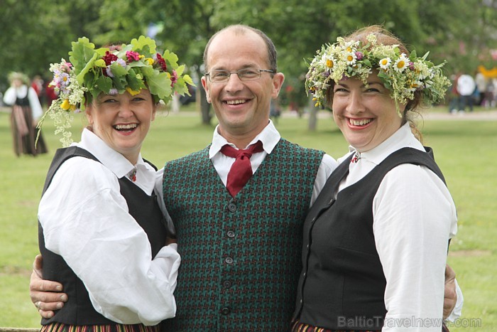 Līgo svētku koncerts «Latvija līgo Ikšķilē 2011» - vairāk bilžu un arī balva no Dikļu pils - Fb.com/Travelnews.lv Līgo svētku koncerts «Latvija līgo Ikšķilē 2011» - vairāk bilžu un arī balva no Dikļu pils - Fb.com/Travelnews.lv 62298