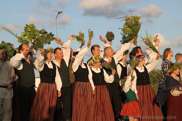 Līgo svētku koncerts «Latvija līgo Ikšķilē 2011» - vairāk bilžu un arī balva no Dikļu pils - Fb.com/Travelnews.lv Līgo svētku koncerts «Latvija līgo Ikšķilē 2011» - vairāk bilžu un arī balva no Dikļu pils - Fb.com/Travelnews.lv 62324
