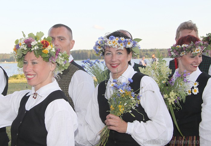 Līgo svētku koncerts «Latvija līgo Ikšķilē 2011» - vairāk bilžu un arī balva no Dikļu pils - Fb.com/Travelnews.lv Līgo svētku koncerts «Latvija līgo Ikšķilē 2011» - vairāk bilžu un arī balva no Dikļu pils - Fb.com/Travelnews.lv 62344
