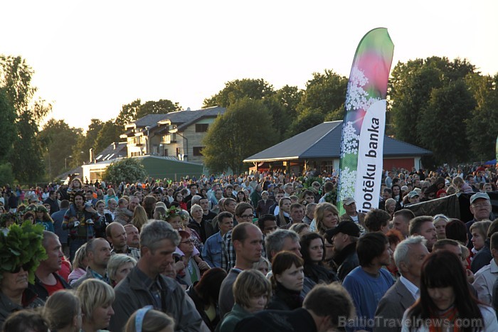 Līgo svētku koncerts «Latvija līgo Ikšķilē 2011» - vairāk bilžu un arī balva no Dikļu pils - Fb.com/Travelnews.lv Līgo svētku koncerts «Latvija līgo Ikšķilē 2011» - vairāk bilžu un arī balva no Dikļu pils - Fb.com/Travelnews.lv 62351