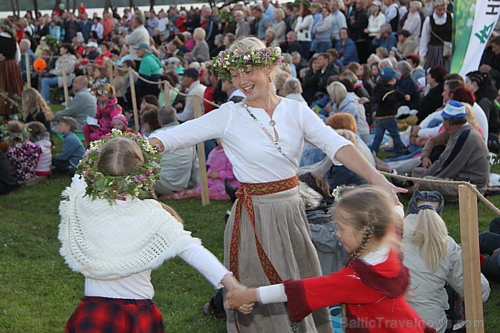 Līgo svētku koncerts «Latvija līgo Ikšķilē 2011» - vairāk bilžu un arī balva no Dikļu pils - Fb.com/Travelnews.lv Līgo svētku koncerts «Latvija līgo Ikšķilē 2011» - vairāk bilžu un arī balva no Dikļu pils - Fb.com/Travelnews.lv 62352