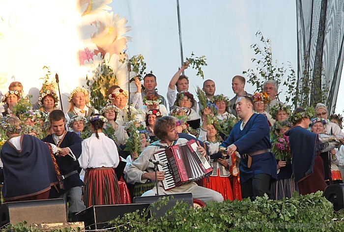 Līgo svētku koncerts «Latvija līgo Ikšķilē 2011» - vairāk bilžu un arī balva no Dikļu pils - Fb.com/Travelnews.lv Līgo svētku koncerts «Latvija līgo Ikšķilē 2011» - vairāk bilžu un arī balva no Dikļu pils - Fb.com/Travelnews.lv 62364