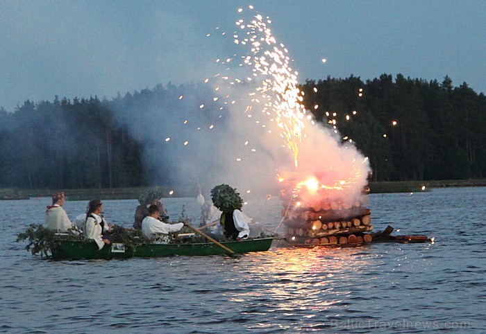 Līgo svētku koncerts «Latvija līgo Ikšķilē 2011» - vairāk bilžu un arī balva no Dikļu pils - Fb.com/Travelnews.lv Līgo svētku koncerts «Latvija līgo Ikšķilē 2011» - vairāk bilžu un arī balva no Dikļu pils - Fb.com/Travelnews.lv 62370