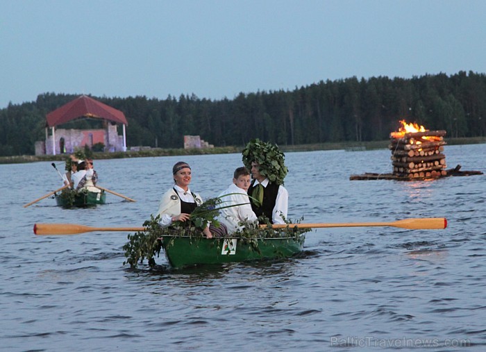 Līgo svētku koncerts «Latvija līgo Ikšķilē 2011» - vairāk bilžu un arī balva no Dikļu pils - Fb.com/Travelnews.lv Līgo svētku koncerts «Latvija līgo Ikšķilē 2011» - vairāk bilžu un arī balva no Dikļu pils - Fb.com/Travelnews.lv 62371