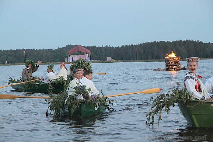 Līgo svētku koncerts «Latvija līgo Ikšķilē 2011» - vairāk bilžu un arī balva no Dikļu pils - Fb.com/Travelnews.lv Līgo svētku koncerts «Latvija līgo Ikšķilē 2011» - vairāk bilžu un arī balva no Dikļu pils - Fb.com/Travelnews.lv 62372