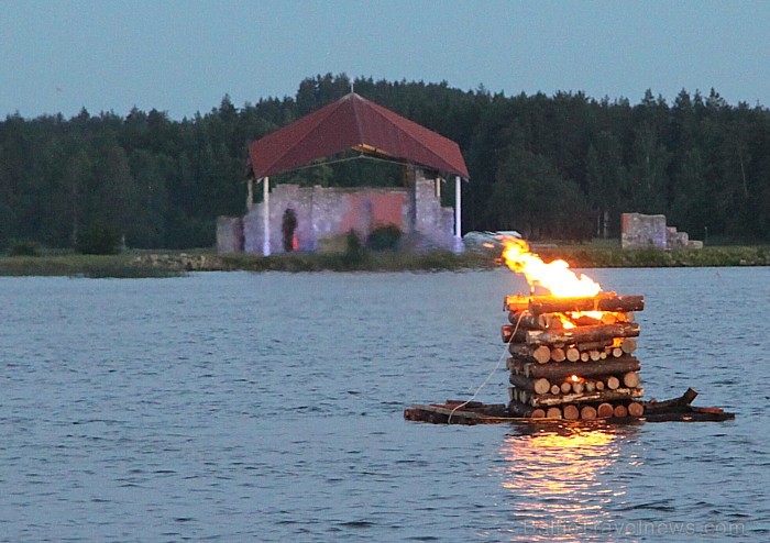 Līgo svētku koncerts «Latvija līgo Ikšķilē 2011» - vairāk bilžu un arī balva no Dikļu pils - Fb.com/Travelnews.lv Līgo svētku koncerts «Latvija līgo Ikšķilē 2011» - vairāk bilžu un arī balva no Dikļu pils - Fb.com/Travelnews.lv 62373