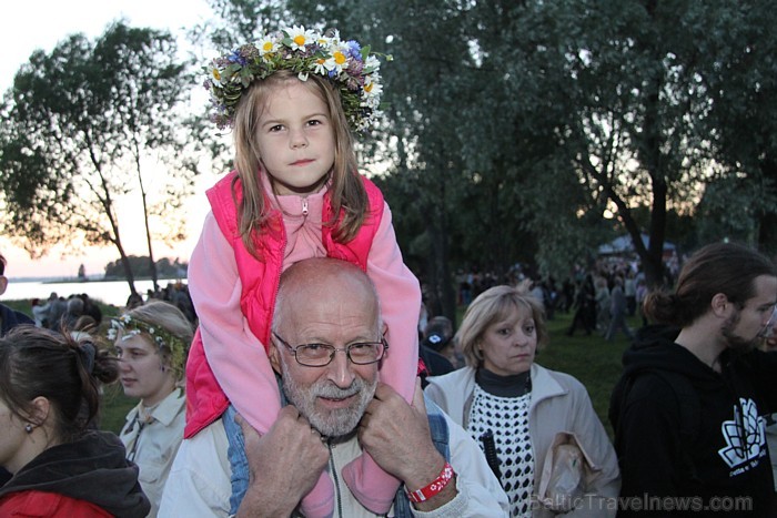 Līgo svētku koncerts «Latvija līgo Ikšķilē 2011» - vairāk bilžu un arī balva no Dikļu pils - Fb.com/Travelnews.lv Līgo svētku koncerts «Latvija līgo Ikšķilē 2011» - vairāk bilžu un arī balva no Dikļu pils - Fb.com/Travelnews.lv 62378