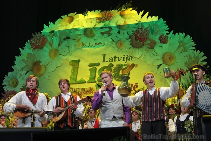 Līgo svētku koncerts «Latvija līgo Ikšķilē 2011» - vairāk bilžu un arī balva no Dikļu pils - Fb.com/Travelnews.lv Līgo svētku koncerts «Latvija līgo Ikšķilē 2011» - vairāk bilžu un arī balva no Dikļu pils - Fb.com/Travelnews.lv 62385