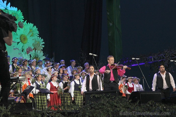 Līgo svētku koncerts «Latvija līgo Ikšķilē 2011» - vairāk bilžu un arī balva no Dikļu pils - Fb.com/Travelnews.lv Līgo svētku koncerts «Latvija līgo Ikšķilē 2011» - vairāk bilžu un arī balva no Dikļu pils - Fb.com/Travelnews.lv 62389