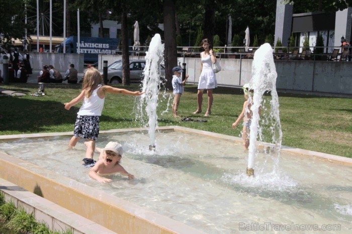 Foto: Jūrmalas TIC. 02.07.2011 Jūrmalā notika Jomas ielas svētki, kuri pulcēja tūkstošiem pilsētnieku, pilsētas viesu, baikeru un sportistu. Vairāk in Foto: Jūrmalas TIC. 02.07.2011 Jūrmalā notika Jomas ielas svētki, kuri pulcēja tūkstošiem pilsētnieku, pilsētas viesu, baikeru un sportistu. Vairāk in 62849