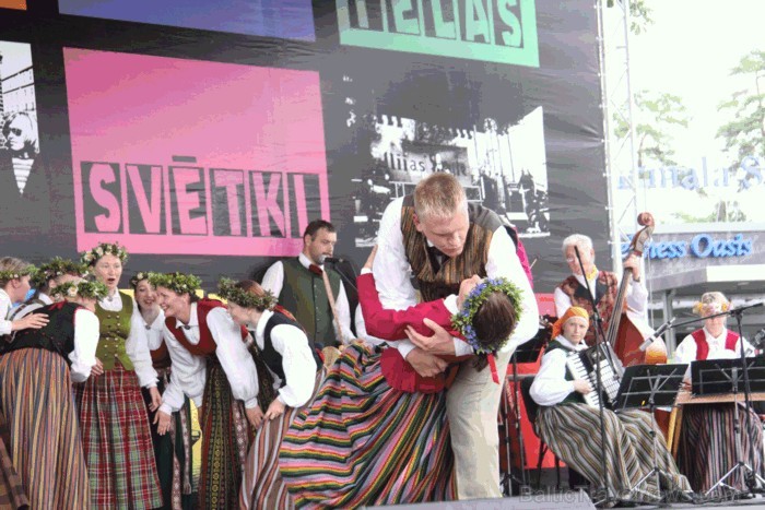 Foto: Jūrmalas TIC. 02.07.2011 Jūrmalā notika Jomas ielas svētki, kuri pulcēja tūkstošiem pilsētnieku, pilsētas viesu, baikeru un sportistu. Vairāk in Foto: Jūrmalas TIC. 02.07.2011 Jūrmalā notika Jomas ielas svētki, kuri pulcēja tūkstošiem pilsētnieku, pilsētas viesu, baikeru un sportistu. Vairāk in 62853
