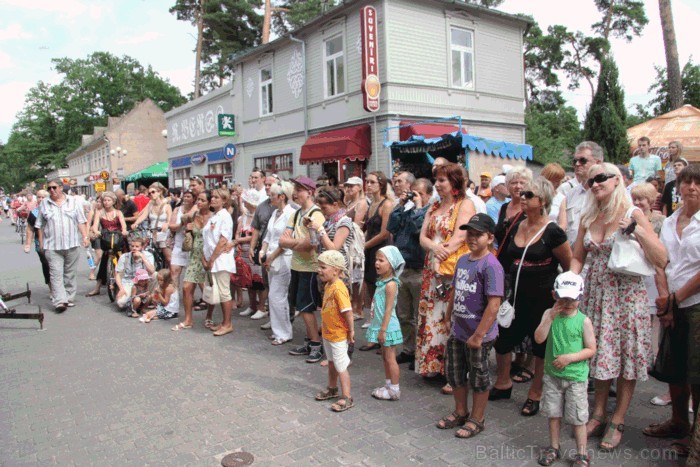 Foto: Jūrmalas TIC. 02.07.2011 Jūrmalā notika Jomas ielas svētki, kuri pulcēja tūkstošiem pilsētnieku, pilsētas viesu, baikeru un sportistu. Vairāk in Foto: Jūrmalas TIC. 02.07.2011 Jūrmalā notika Jomas ielas svētki, kuri pulcēja tūkstošiem pilsētnieku, pilsētas viesu, baikeru un sportistu. Vairāk in 62861