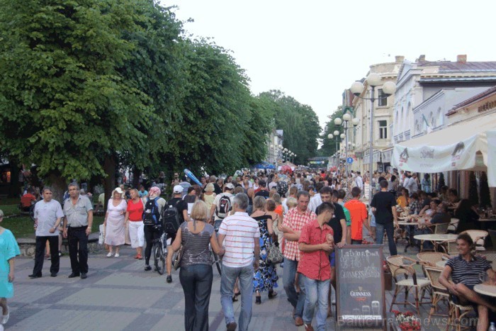Foto: Jūrmalas TIC. 02.07.2011 Jūrmalā notika Jomas ielas svētki, kuri pulcēja tūkstošiem pilsētnieku, pilsētas viesu, baikeru un sportistu. Vairāk in Foto: Jūrmalas TIC. 02.07.2011 Jūrmalā notika Jomas ielas svētki, kuri pulcēja tūkstošiem pilsētnieku, pilsētas viesu, baikeru un sportistu. Vairāk in 62867