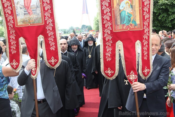 Armēņu apustuliskā baznīca un Latvijas armēņu kopiena iesvēta savu dievnamu kopā patriarhu Katolikosa Karekina II. Armēņu apustuliskā baznīca un Latvijas armēņu kopiena iesvēta savu dievnamu kopā patriarhu Katolikosa Karekina II. 62994