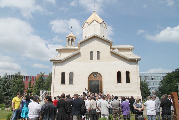 Armēņu apustuliskā baznīca un Latvijas armēņu kopiena iesvēta savu dievnamu kopā patriarhu Katolikosa Karekina II. Armēņu apustuliskā baznīca un Latvijas armēņu kopiena iesvēta savu dievnamu kopā patriarhu Katolikosa Karekina II. 63017