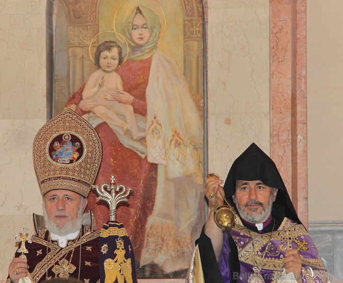 Armēņu apustuliskā baznīca un Latvijas armēņu kopiena iesvēta savu dievnamu kopā patriarhu Katolikosa Karekina II. Armēņu apustuliskā baznīca un Latvijas armēņu kopiena iesvēta savu dievnamu kopā patriarhu Katolikosa Karekina II. 63045