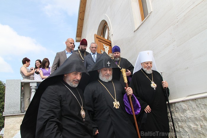 Armēņu apustuliskā baznīca un Latvijas armēņu kopiena iesvēta savu dievnamu kopā patriarhu Katolikosa Karekina II. Armēņu apustuliskā baznīca un Latvijas armēņu kopiena iesvēta savu dievnamu kopā patriarhu Katolikosa Karekina II. 63051