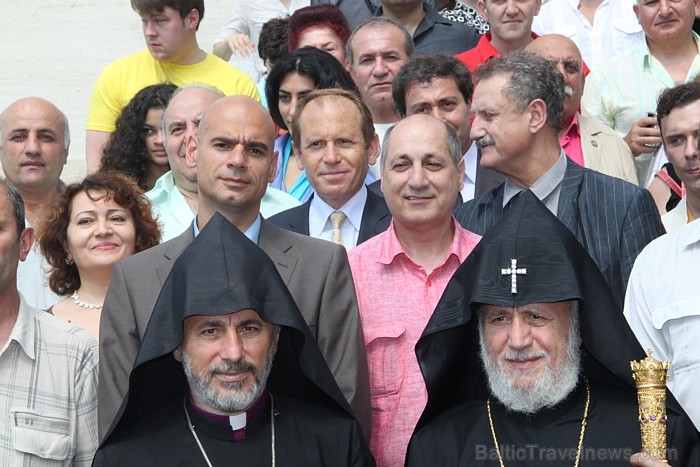 Armēņu apustuliskā baznīca un Latvijas armēņu kopiena iesvēta savu dievnamu kopā patriarhu Katolikosa Karekina II. Armēņu apustuliskā baznīca un Latvijas armēņu kopiena iesvēta savu dievnamu kopā patriarhu Katolikosa Karekina II. 63052