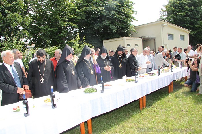 Armēņu apustuliskā baznīca un Latvijas armēņu kopiena iesvēta savu dievnamu kopā patriarhu Katolikosa Karekina II. Armēņu apustuliskā baznīca un Latvijas armēņu kopiena iesvēta savu dievnamu kopā patriarhu Katolikosa Karekina II. 63062