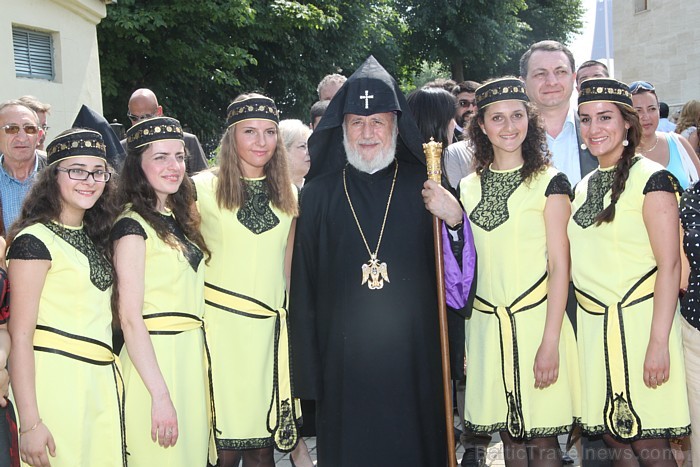 Armēņu apustuliskā baznīca un Latvijas armēņu kopiena iesvēta savu dievnamu kopā patriarhu Katolikosa Karekina II. Armēņu apustuliskā baznīca un Latvijas armēņu kopiena iesvēta savu dievnamu kopā patriarhu Katolikosa Karekina II. 63077