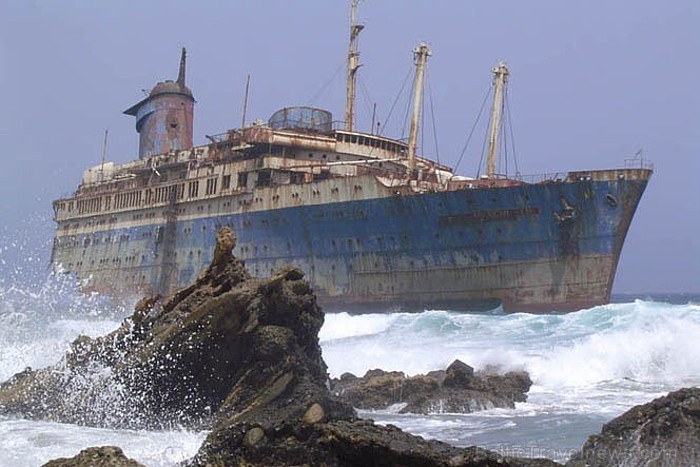 Vienā no Kanāriju salu - Fuerteventuras krastā. Foto: www.wowfacts.net 64843