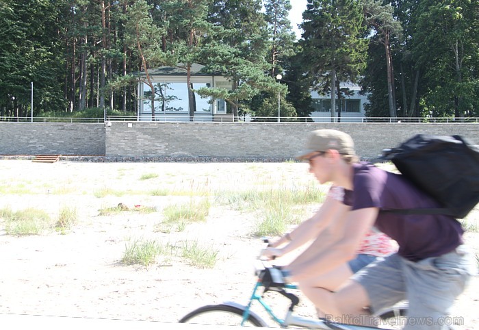 «New Wave 2011» Jūrmalā - arī Prezidenta rezidences māja Jūrmalā ir bezgaumības piemērs ar «caurspīdīgo» betona žogu pludmalē... kur ir vides aktīvist «New Wave 2011» Jūrmalā - arī Prezidenta rezidences māja Jūrmalā ir bezgaumības piemērs ar «caurspīdīgo» betona žogu pludmalē... kur ir vides aktīvist 65015