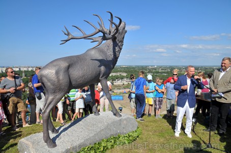 Venstpils svētku laikā, kas notiks no 5. līdz 7.augustam, Piedzīvojumu parkā tika atklāta skulptūra Staltbriežiem Kurzemē-100 Venstpils svētku laikā, kas notiks no 5. līdz 7.augustam, Piedzīvojumu parkā tika atklāta skulptūra Staltbriežiem Kurzemē-100 65455