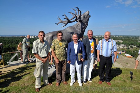 Venstpils svētku laikā, Piedzīvojumu parkā tika atklāta skulptūra Staltbriežiem Kurzemē-100 65456