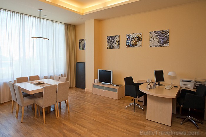 Islandes ārlietu ministrs Ossurs Skarphedinsons (Össur Skarphéðinsson) nakšņo četru zvaigžņu viesnīcā Islande Hotel (www.islandehotel.lv) Foto: Island Islandes ārlietu ministrs Ossurs Skarphedinsons (Össur Skarphéðinsson) nakšņo četru zvaigžņu viesnīcā Islande Hotel (www.islandehotel.lv) Foto: Island 65881
