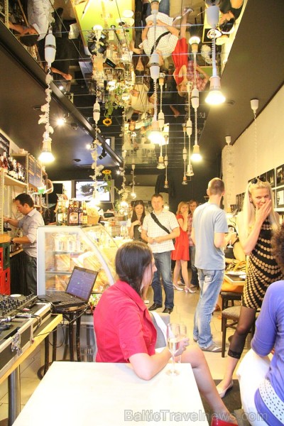 26.08.2011 Index Cafe, kas atrodas Šķūņu iela 16 (Vecrīgā), aicināja draugus uz šampanieša glāzi par godu 2 gadu dzimšanas dienai www.indexcafe.lv Fot 26.08.2011 Index Cafe, kas atrodas Šķūņu iela 16 (Vecrīgā), aicināja draugus uz šampanieša glāzi par godu 2 gadu dzimšanas dienai www.indexcafe.lv Fot 66140