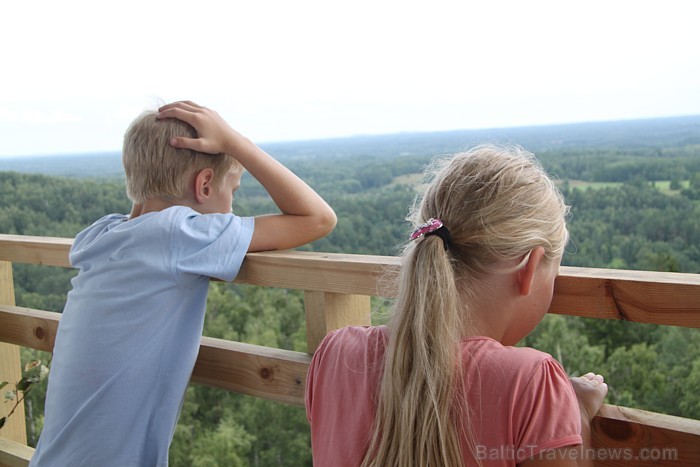 Lielais Liepukalns Latgalē, kas ir trešā augstākā virsotne Latvijā, var lepoties ar Latvijas augstāko skatu torni (34 metri) un skatu uz Rāznas ezeru Lielais Liepukalns Latgalē, kas ir trešā augstākā virsotne Latvijā, var lepoties ar Latvijas augstāko skatu torni (34 metri) un skatu uz Rāznas ezeru 66299
