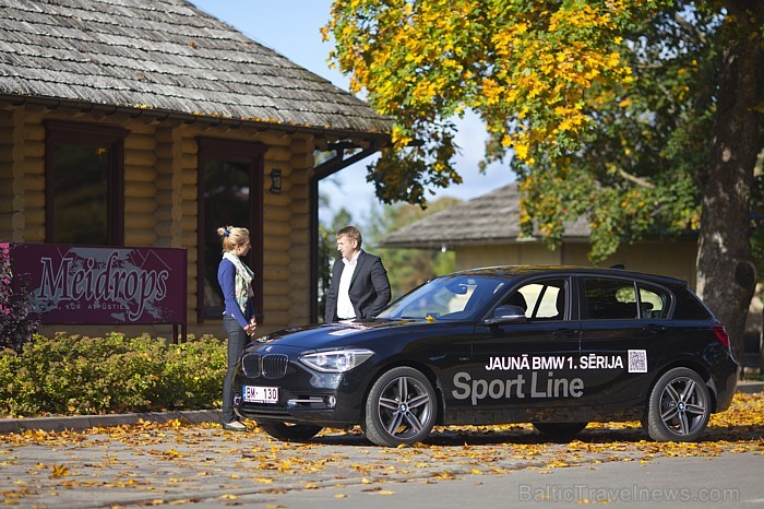 Travelnews.lv testē jauno BMW 120d Sport Line, apciemojot viesu namu Meidrops (www.meidrops.lv) Ikšķilē. Foto: Ingus Evertovskis Travelnews.lv testē jauno BMW 120d Sport Line, apciemojot viesu namu Meidrops (www.meidrops.lv) Ikšķilē. Foto: Ingus Evertovskis 67507
