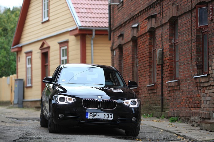 Travelnews.lv testē jauno BMW 120d Sport Line, apciemojot Limbažus. Foto: Ingus Evertovskis (www.fotoprojekts.lv) Travelnews.lv testē jauno BMW 120d Sport Line, apciemojot Limbažus. Foto: Ingus Evertovskis (www.fotoprojekts.lv) 67538