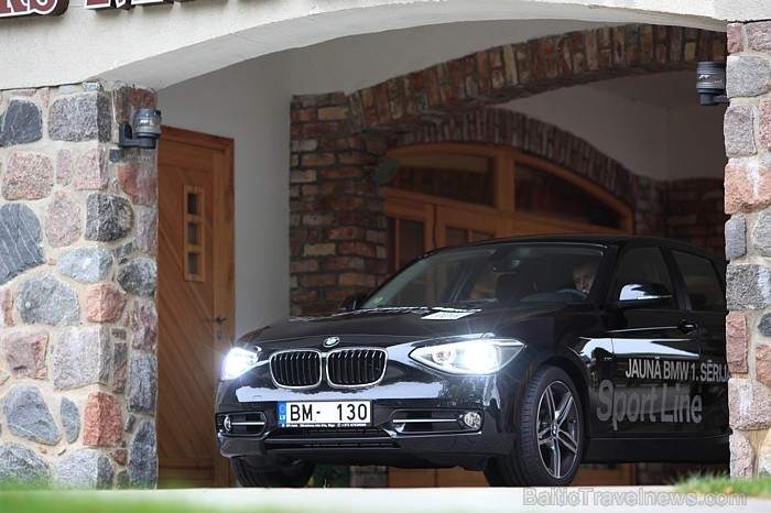 Travelnews.lv testē jauno BMW 120d Sport Line, apciemojot viesu namu Medzābaki (www.medzabaki.lv), kas atrodas no Rīgas īsi pirms Saulkrastiem. Foto: Travelnews.lv testē jauno BMW 120d Sport Line, apciemojot viesu namu Medzābaki (www.medzabaki.lv), kas atrodas no Rīgas īsi pirms Saulkrastiem. Foto: 67542