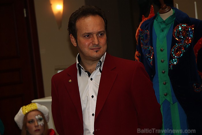 Pecolli ziepju burbuļu šovs «Bubblelandia» notiks 29.10.2011 Ķīpsalā, bet jau tagad iluzionisti Dace un Enriko Pecolli nodemonstrēja viesnīcā Monika d Pecolli ziepju burbuļu šovs «Bubblelandia» notiks 29.10.2011 Ķīpsalā, bet jau tagad iluzionisti Dace un Enriko Pecolli nodemonstrēja viesnīcā Monika d 67642