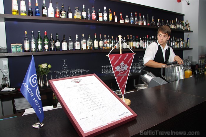 Islande Hotel 13.10.2011 prezentē jauno DINAMO ēdienkarti kopā ar hokeja komandu - www.islandehotel.lv Islande Hotel 13.10.2011 prezentē jauno DINAMO ēdienkarti kopā ar hokeja komandu - www.islandehotel.lv 67895