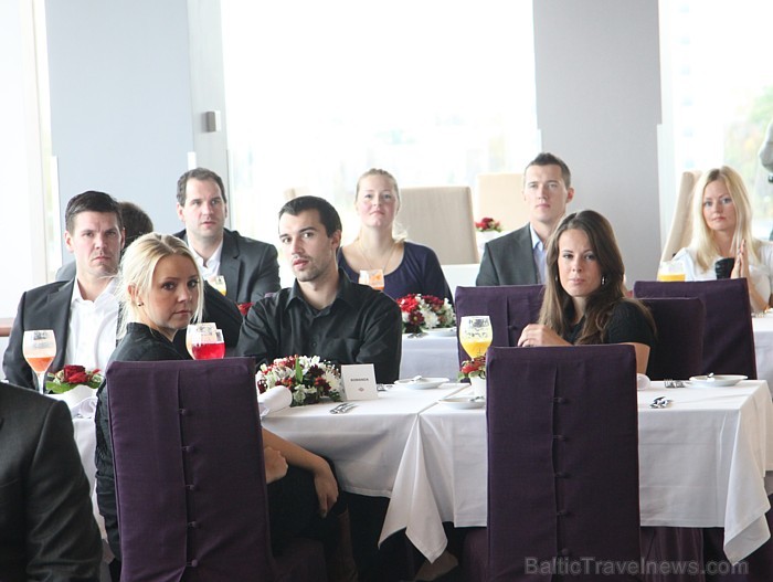 Islande Hotel 13.10.2011 prezentē jauno DINAMO ēdienkarti kopā ar hokeja komandu - www.islandehotel.lv Islande Hotel 13.10.2011 prezentē jauno DINAMO ēdienkarti kopā ar hokeja komandu - www.islandehotel.lv 67906