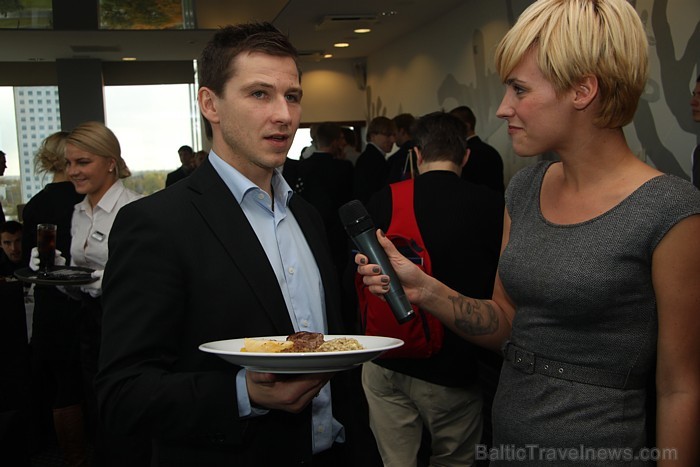 Islande Hotel 13.10.2011 prezentē jauno DINAMO ēdienkarti kopā ar hokeja komandu - www.islandehotel.lv Islande Hotel 13.10.2011 prezentē jauno DINAMO ēdienkarti kopā ar hokeja komandu - www.islandehotel.lv 67909