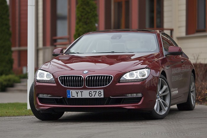 BalticTravelnews.com direktors Aivars Mackevičs testē jauno luksus klases automobili BMW 640d Coupe, kuram zem motora pārsega ir 6 cilindri, bet benzī BalticTravelnews.com direktors Aivars Mackevičs testē jauno luksus klases automobili BMW 640d Coupe, kuram zem motora pārsega ir 6 cilindri, bet benzī 68728