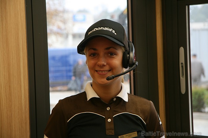 McDonald’s Imantā 3.11.2011 atklāja Latvijā lielāko «McDrive» restorānu. Vairāk informācijas - www.mcdonalds.lv McDonald’s Imantā 3.11.2011 atklāja Latvijā lielāko «McDrive» restorānu. Vairāk informācijas - www.mcdonalds.lv 68749