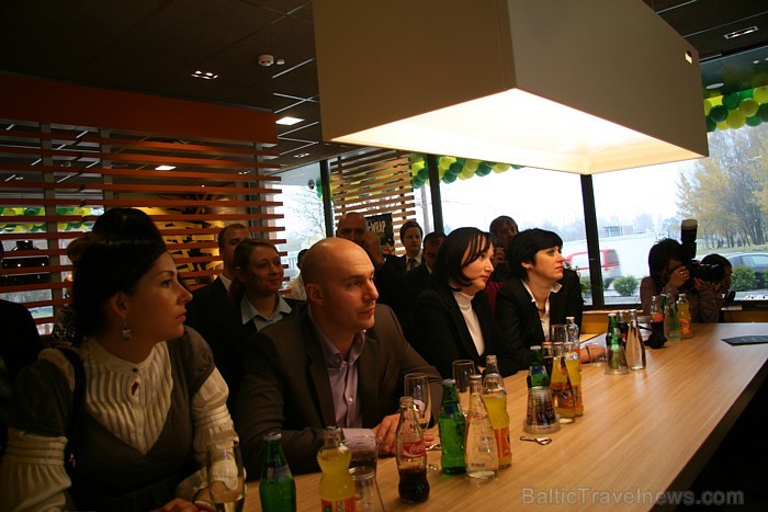 McDonald’s Imantā 3.11.2011 atklāja Latvijā lielāko «McDrive» restorānu. Vairāk informācijas - www.mcdonalds.lv McDonald’s Imantā 3.11.2011 atklāja Latvijā lielāko «McDrive» restorānu. Vairāk informācijas - www.mcdonalds.lv 68755