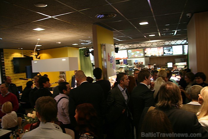 McDonald’s Imantā 3.11.2011 atklāja Latvijā lielāko «McDrive» restorānu. Vairāk informācijas - www.mcdonalds.lv McDonald’s Imantā 3.11.2011 atklāja Latvijā lielāko «McDrive» restorānu. Vairāk informācijas - www.mcdonalds.lv 68758
