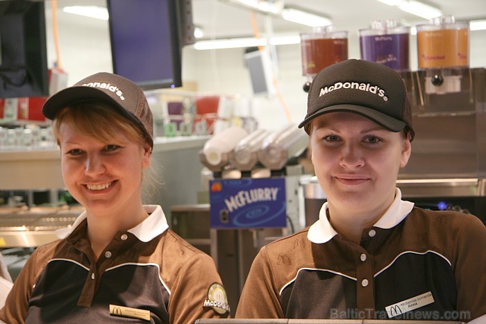 McDonald’s Imantā 3.11.2011 atklāja Latvijā lielāko «McDrive» restorānu. Vairāk informācijas - www.mcdonalds.lv McDonald’s Imantā 3.11.2011 atklāja Latvijā lielāko «McDrive» restorānu. Vairāk informācijas - www.mcdonalds.lv 68759
