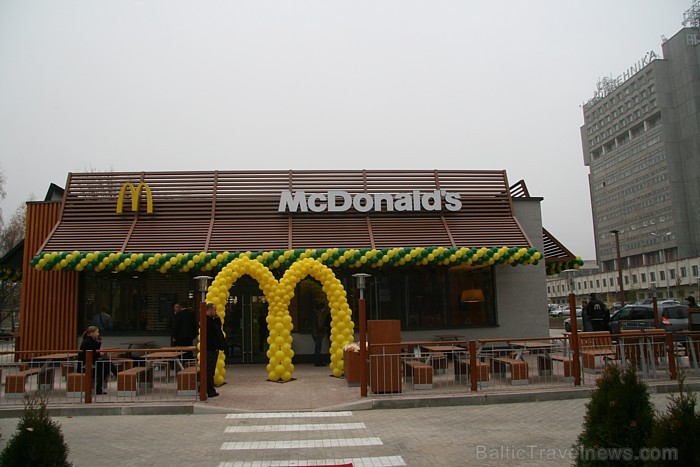 McDonald’s Imantā 3.11.2011 atklāja Latvijā lielāko «McDrive» restorānu. Vairāk informācijas - www.mcdonalds.lv McDonald’s Imantā 3.11.2011 atklāja Latvijā lielāko «McDrive» restorānu. Vairāk informācijas - www.mcdonalds.lv 68766