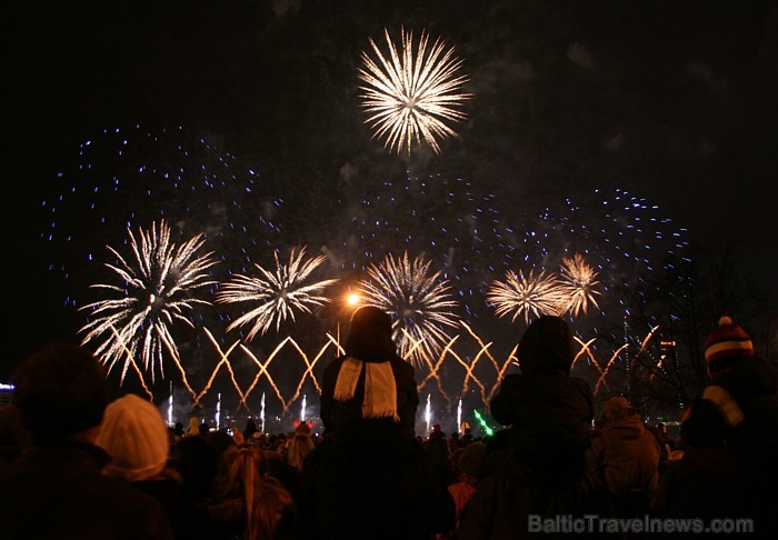 18. novembra salūts Rīgā par godu Latvijas Republikas proklamēšanas dienas 93 gadadienai - Fb.com/Travelnews.lv 18. novembra salūts Rīgā par godu Latvijas Republikas proklamēšanas dienas 93 gadadienai - Fb.com/Travelnews.lv 69323